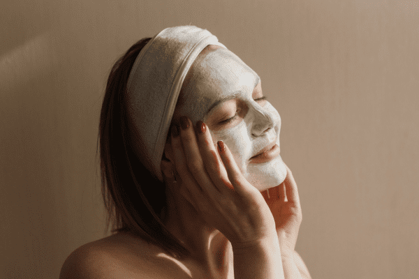 How to Apply a Face Mask in 4 Simple Steps